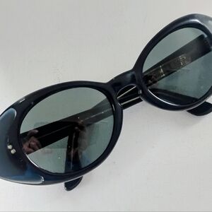Vintage Black French Cateye Sunglasses Keyhole bridge Mineral Glass NOS